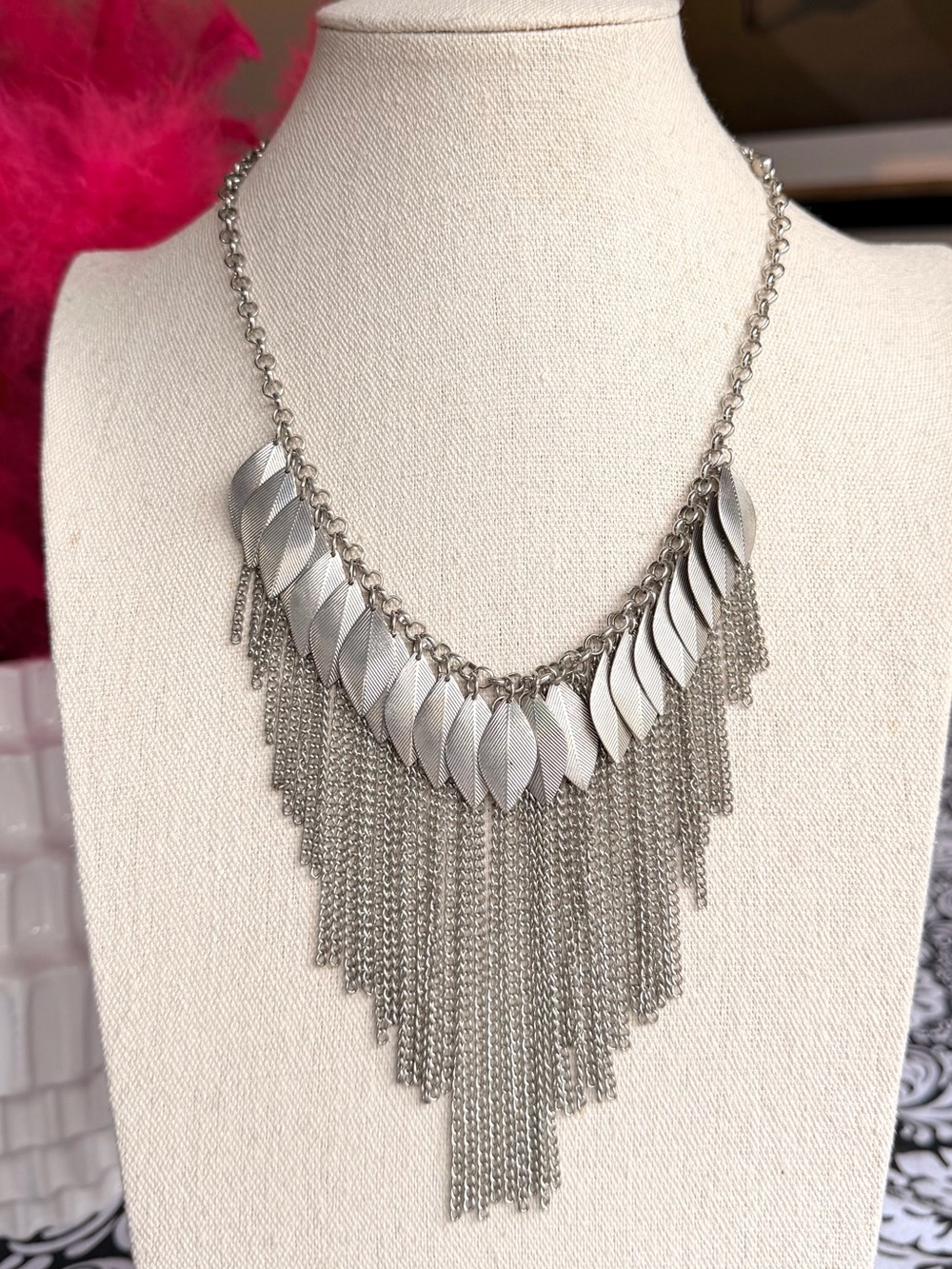 Silver Tone Chain Fringe Statement Necklace Textured Leaf Boho Festival 18-21.25